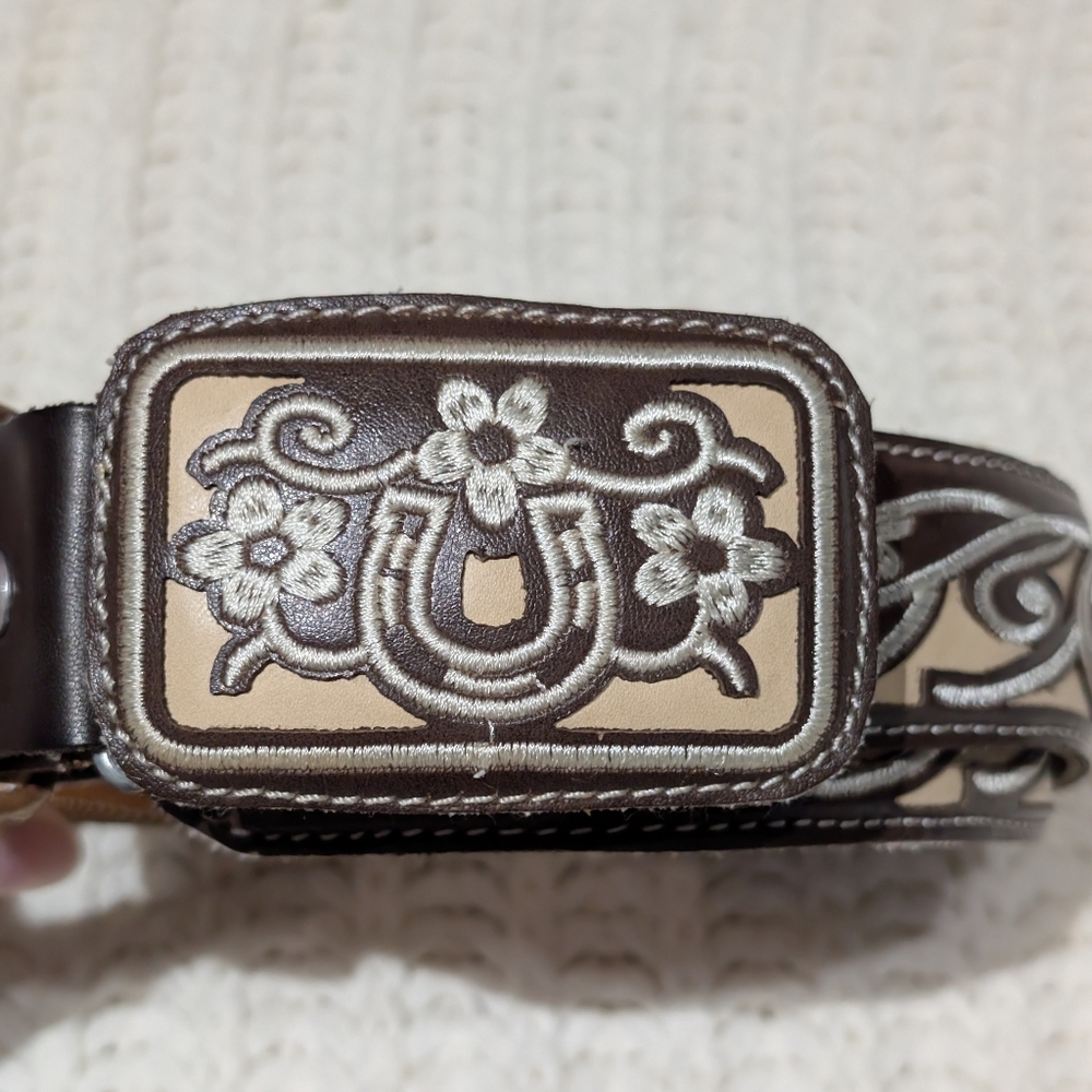 Embroidered Leather Western Horseshoe Belt - Picture 4 of 7
